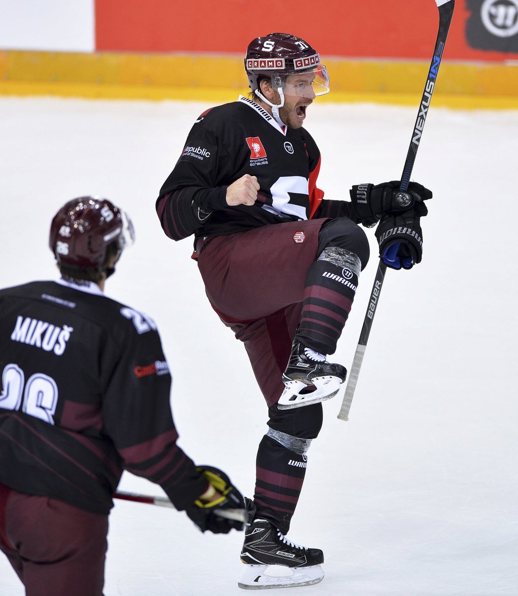 Hokejisté Sparty oslavují postup do play off Ligy mistrů