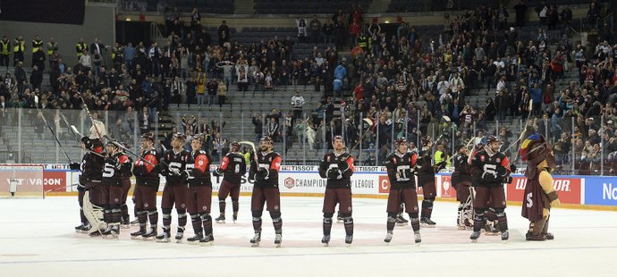 Hokejisté Sparty se radují z postupu do finále Ligy mistrů