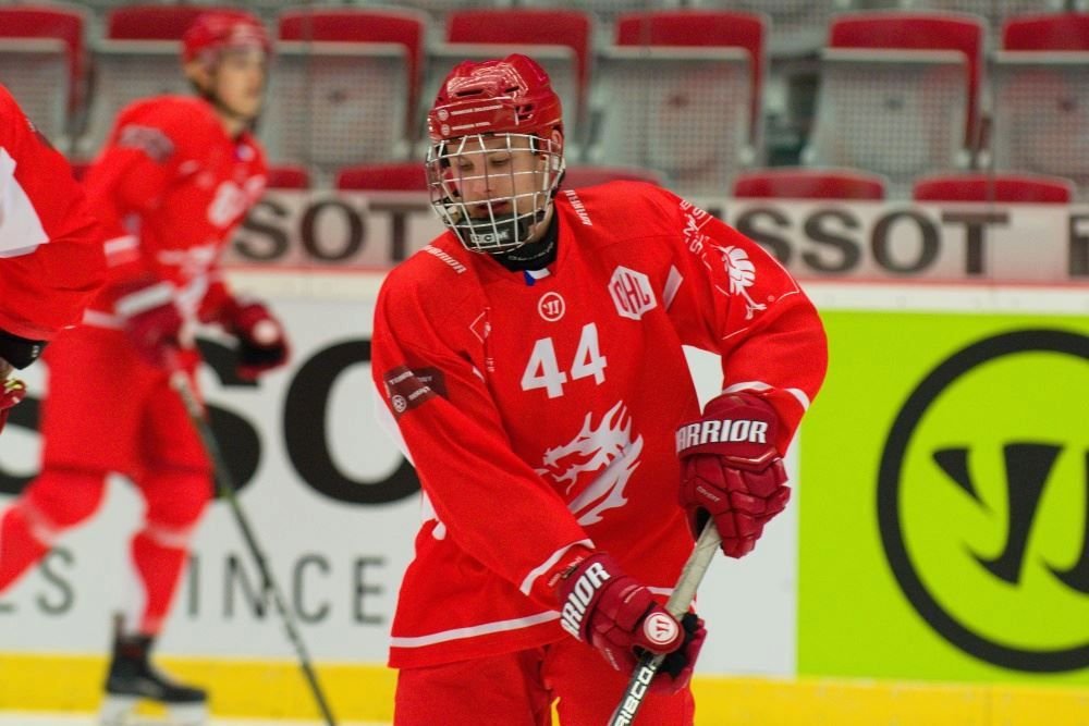 Šestnáctiletý třinecký útočník Adam Raška zažil debut v dresu Ocelářů při postupu týmu do čtvrtfinále Ligy mistrů