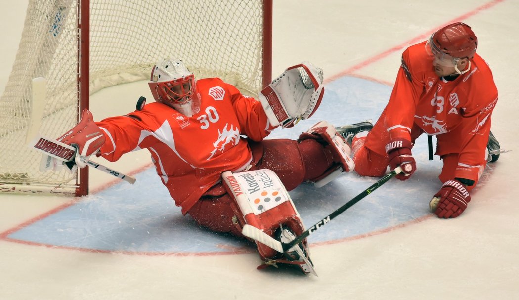 Gólman Šimon Hrubec se v prvním zápase ve čtvrtfinále play off Ligy mistrů pěkně zapotil