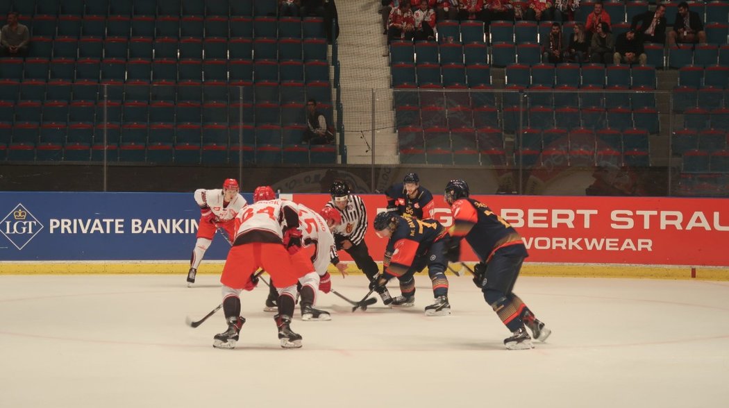 Třinečtí hokejisté v Lize mistrů konečně zabrali, po dvou vysokých domácích porážkách vyhráli na ledě švédského Djurgardenu 4:3