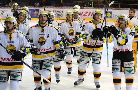Hokejisté Litvínova se radují z výhry nad Slavií