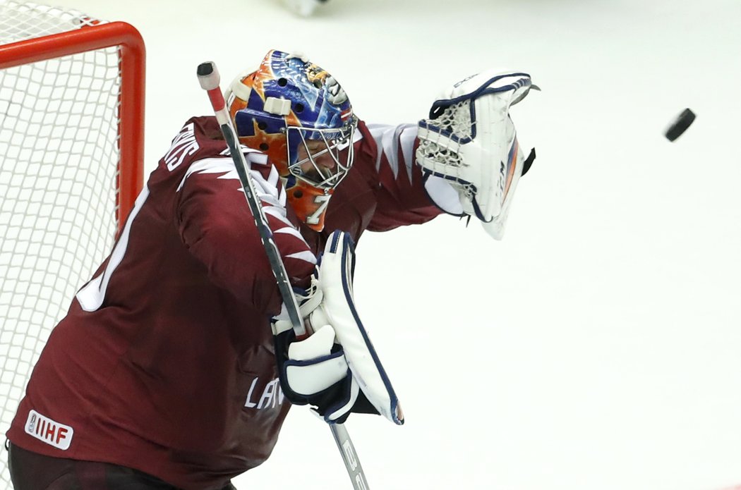 Kristers Gudlevskis v brance Lotyšska představoval pro Kanaďany velkou překážku.