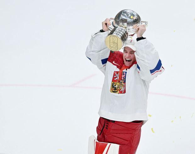 Hrdina pražského šampionátu Lukáš Dostál dovedl reprezentaci k titulu, zároveň je favoritem tenistky Barbory Krejčíkové. Hrdina pražského šampionátu Lukáš Dostál dovedl reprezentaci k titulu, zároveň je favoritem tenistky Barbory Krejčíkové.