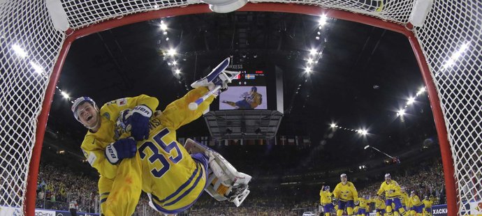 Henrik Lundqvist si při divokém pádu pořádně namlátil