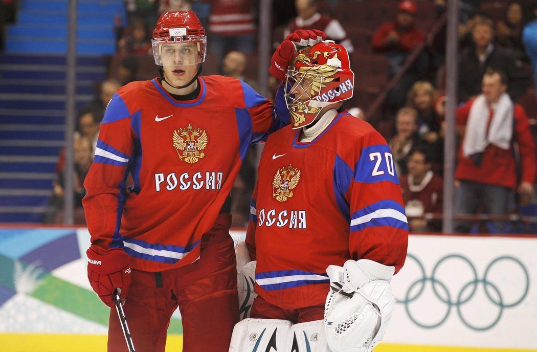 Jevgenij Malkin (vlevo) bude jednou z největších hvězd hokejového mistrovství světa