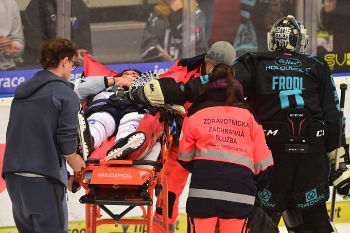 ONLINE: Těžké zranění ve Varech. Liberec válcuje Spartu, Kladno - Třinec 3:3 ONLINE: Těžké zranění ve Varech. Liberec válcuje Spartu, Kladno - Třinec 3:3