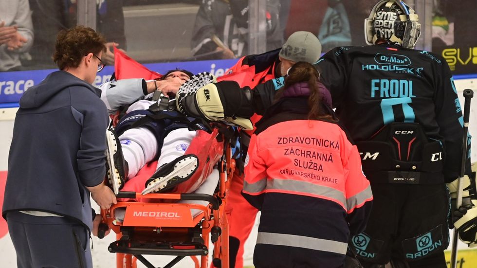 Plzeňský Matyáš Filip musel být po těžkém zranění odvezen