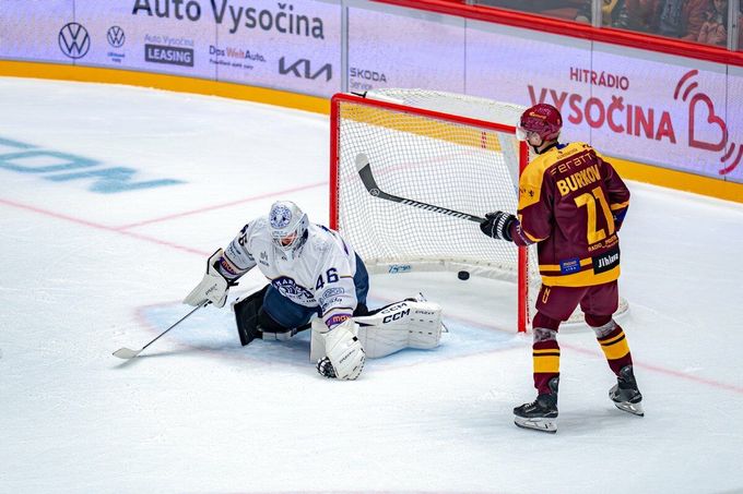 Kolín po čtyřech výhrách padl, vyšlápla si na něj Jihlava. Sedm gólů za třetinu Kolín po čtyřech výhrách padl, vyšlápla si na něj Jihlava. Sedm gólů za třetinu