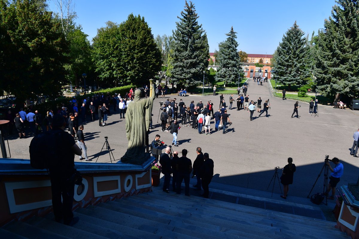 S Milošem Říhou se dorazili do pardubického krematoria rozloučit bývalí kolegové i fanoušci...