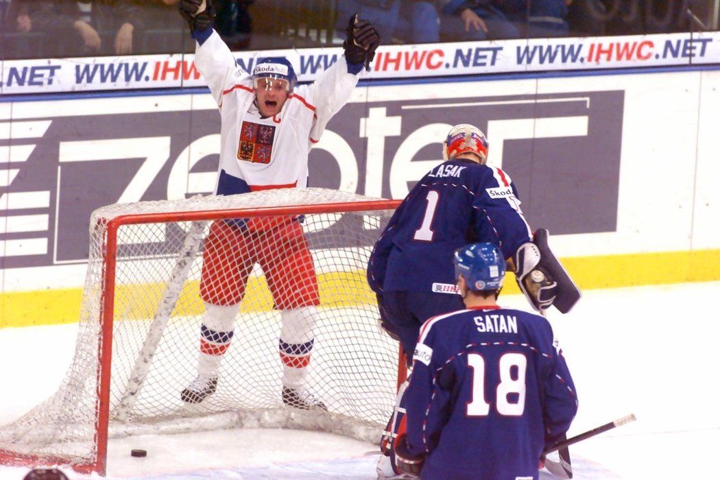 Radost Roberta Reichla po gólu na 5:3 v závěru finále MS 2000 proti Slovensku