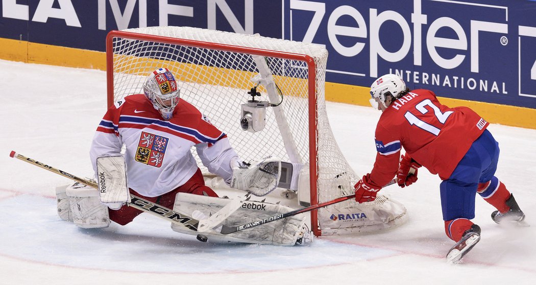 Michael Haga skončil se svou šancí na betonu Dominika Furcha a Norové s Čechy prohráli 0:7