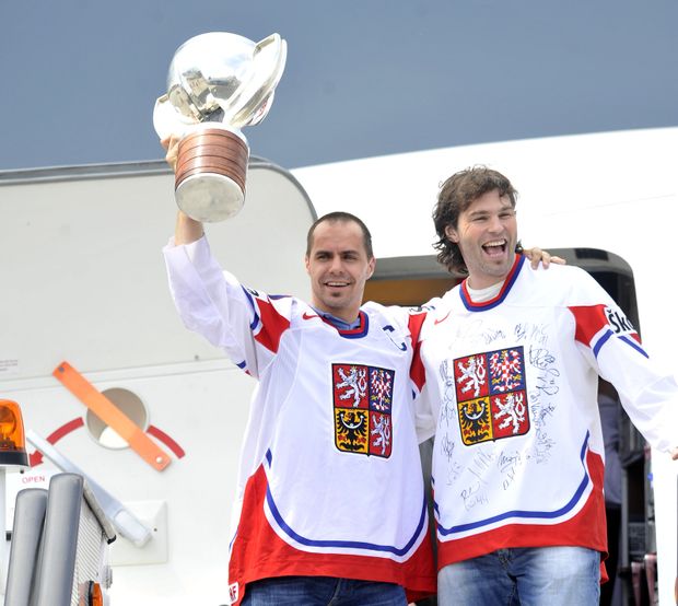 V roce 2010 oslavil svůj druhý titul pro mistra světa. V roce 2010 oslavil svůj druhý titul pro mistra světa.