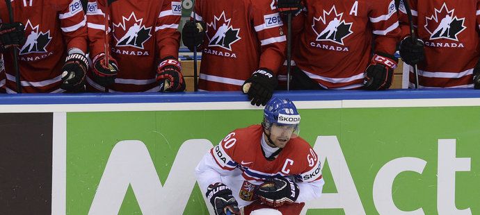 Tomáš Rolinek na kolenou, výhru slavila Kanada.