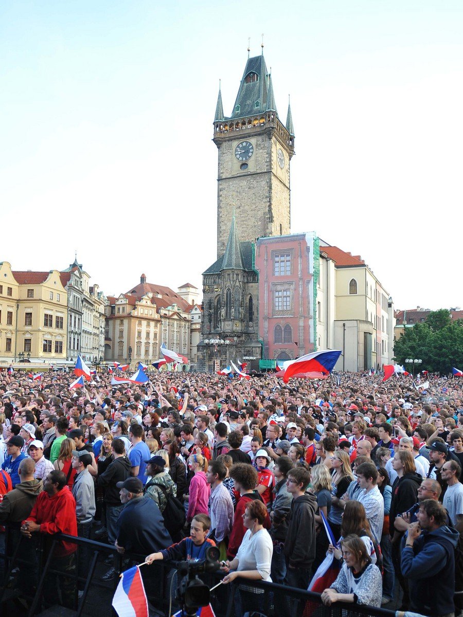 Fanoušci zaplnili při finále Staroměstské náměstí