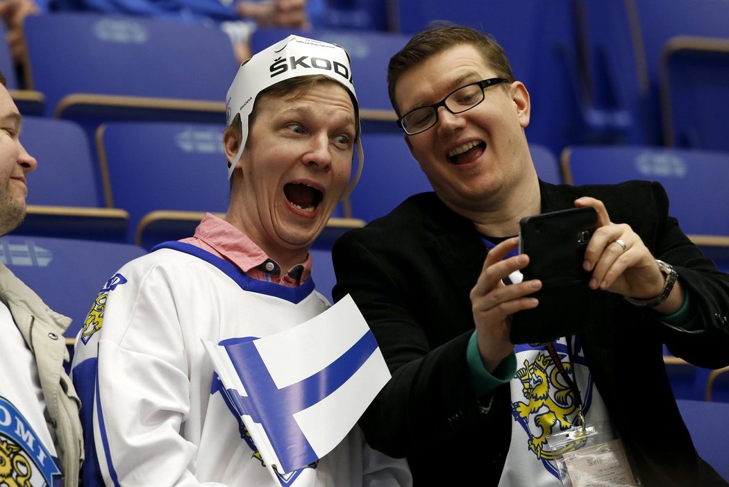Finští fanoušci před zápasem proti USA v ostravské ČEZ Areně