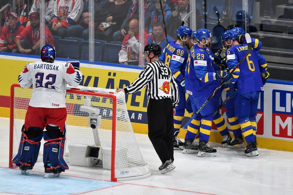 Švédové oslavují branku v utkání s českou reprezentací