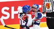 Čeští hokejisté se radují z druhého gólu Jakuba Vrány
