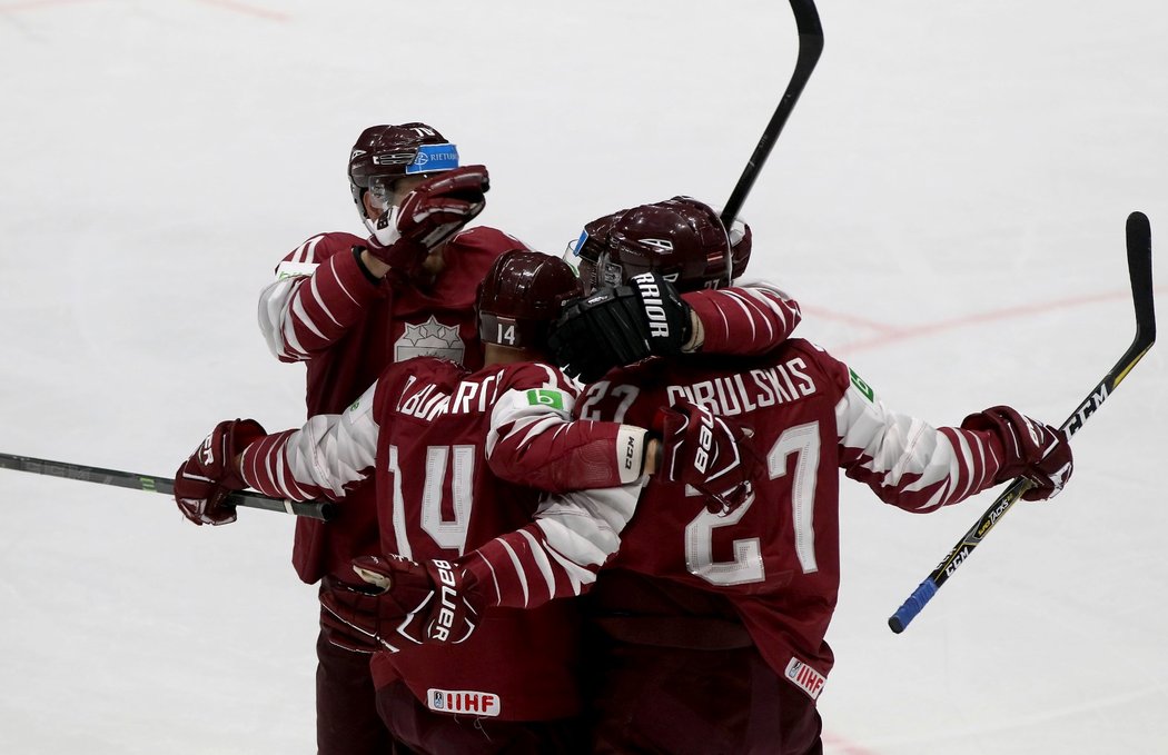 Lotyši se radují ze vstřeleného gólu proti ruské Sborné