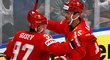 Artem Anisimov (vpravo) a Nikita Gusev (vlevo) se radují ze vstřelené branky proti Švédsku