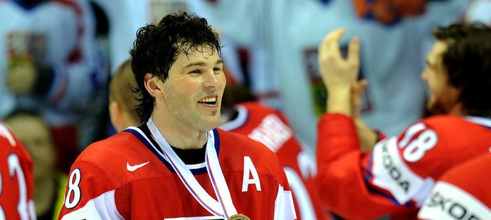 Jaromír Jágr se raduje z bronzové medaile po zápase s Ruskem