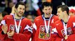 Zleva Petr Čáslava, Jaromír Jágr a Petr Hubáček se radují z bronzových medailí ze světového šampionátu