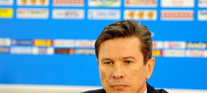 Zápas osmifinálové skupiny Česko-Rusko 3:2: Vjačeslav Bykov na tiskové konferenci po zápase s Českem