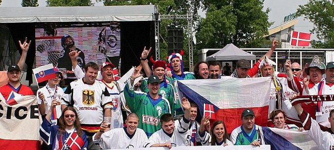 Fanoušci vyrazili podpořit českou reprezentaci i kladenský hokej