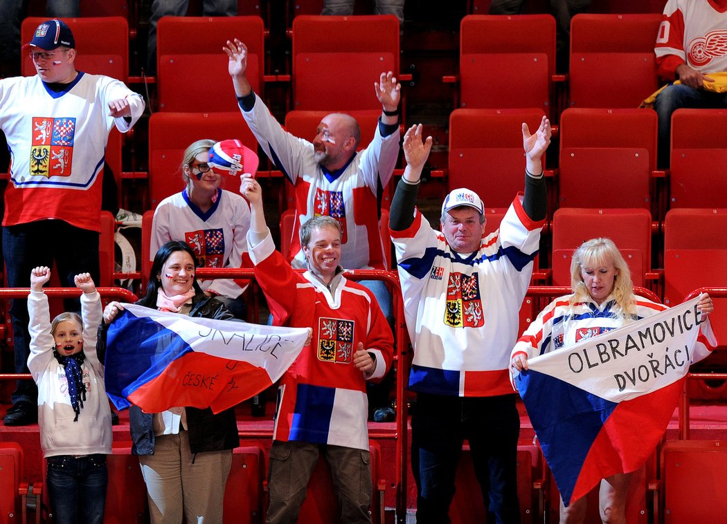 Góóóol! Diváci v hale Globen slaví jednu z branek českého týmu proti Norsku