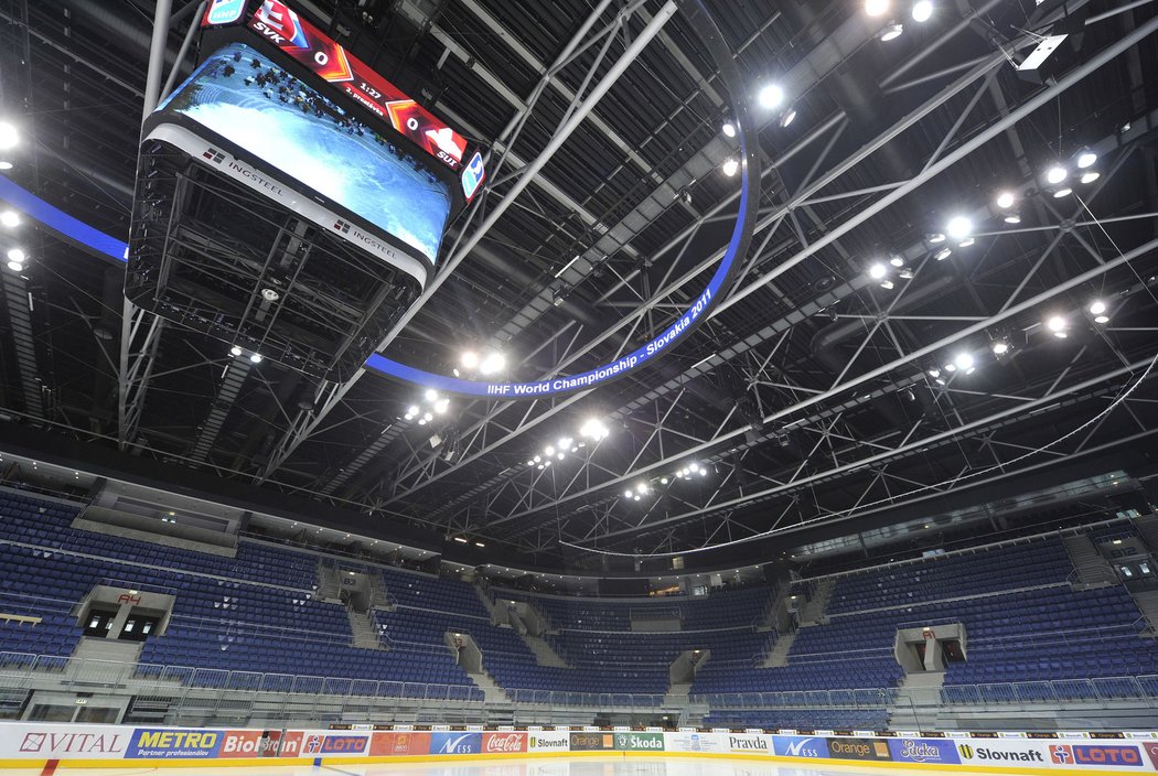 Zimní stadion Ondreje Nepely vypadá krásně i zevnitř. Podle mnohých Slováků (nejen) je ale kapacita méně jak 10 tisíc fanoušků ostudně malá