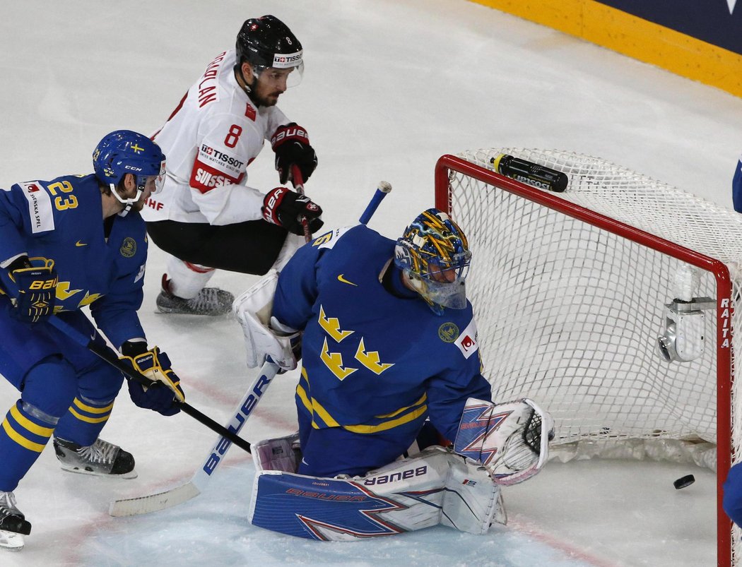 Henrik Lundqvist se ohlíží, tenhle kotouč už nezastaví