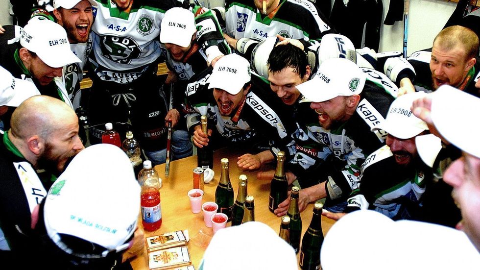 Radost hokejistů Mladé Boleslavi z postupu do Extraligy