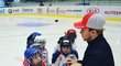 S trénováním nejmenších hokejistů začal Dominik Hůla v Kladně