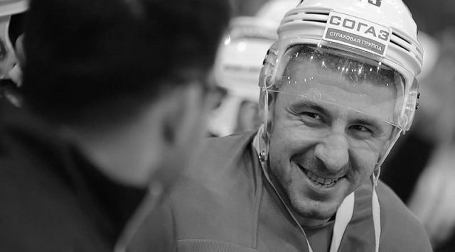 Bývalý kladenský hokejista Samvel Mnacjan zemřel v 29 letech na rakovinu. Ruský obránce hrál naposledy předloni v KHL za Vladivostok