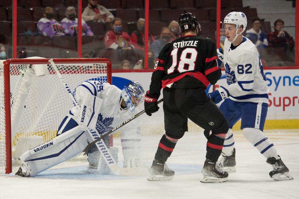 Český gólman Petr Mrázek vychytal v utkání za Toronto čisté konto