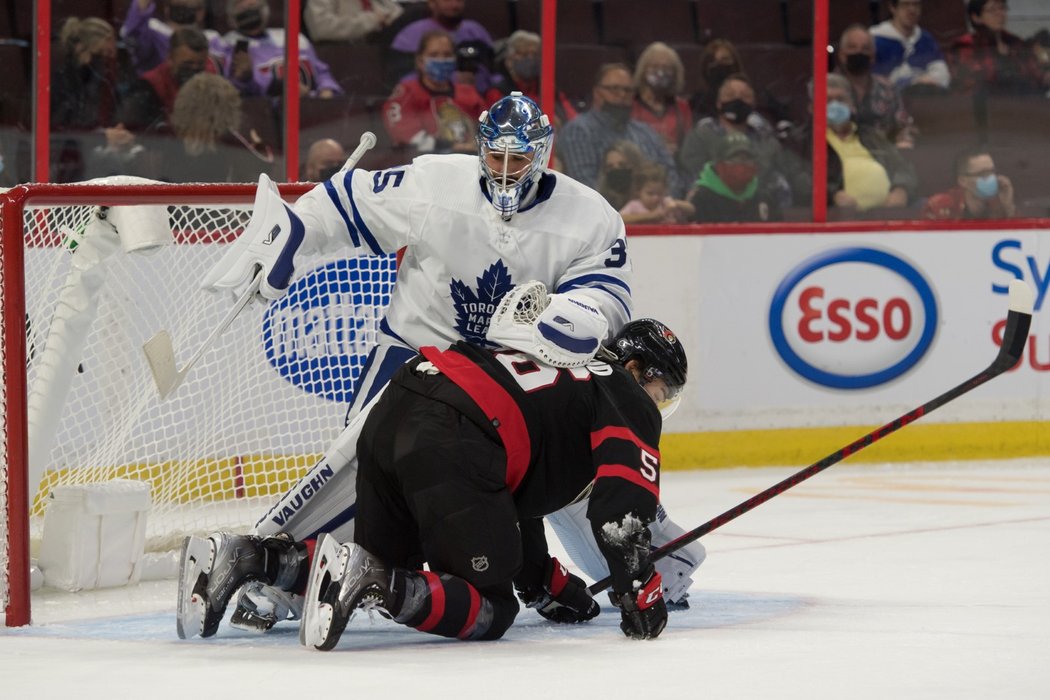 Český gólman Petr Mrázek vychytal v utkání za Toronto čisté konto