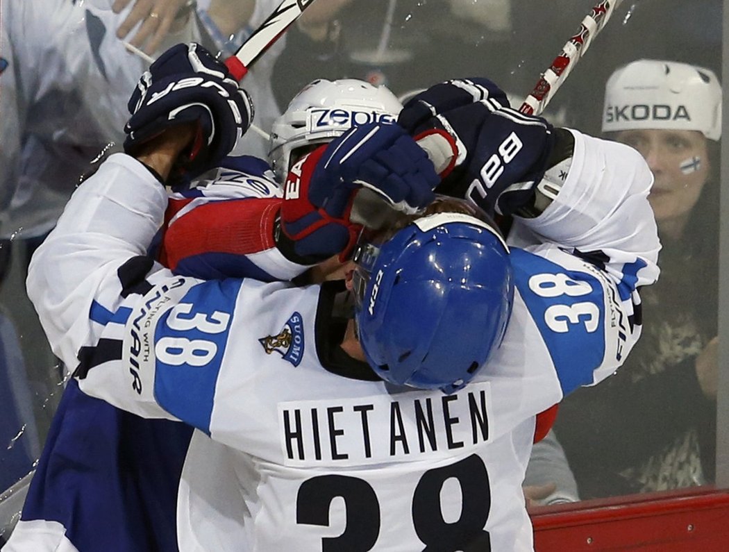 Hokejisté Finska vyhráli v pondělí na MS nad Francií 3:1 a na šmapionátu jsou zatím bez porážky