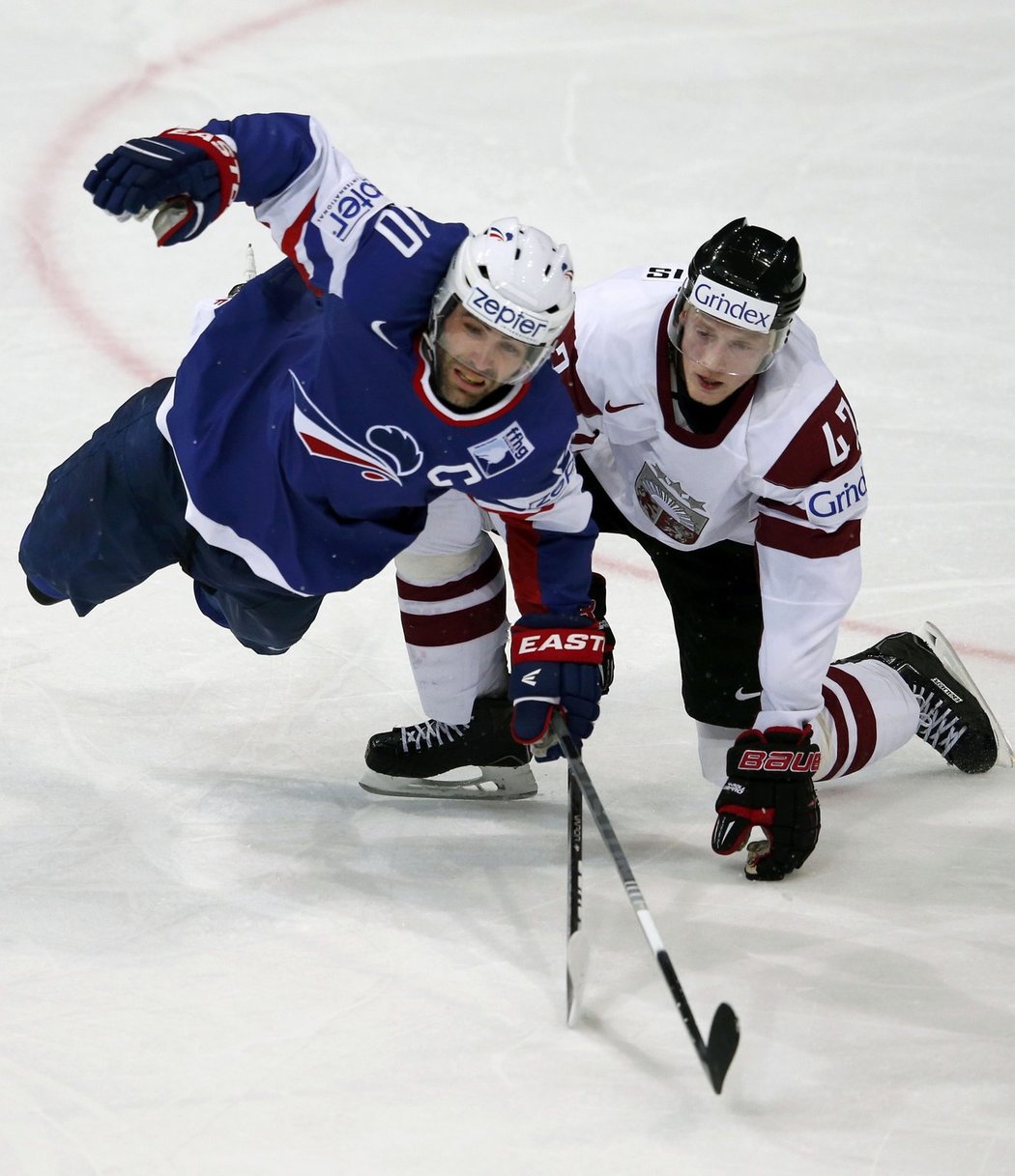 Hokejsité Lotyšska vyhráli na MS nad Francií 3:1 a potěšili tím kromě vlastních fanoušků i hokejisty Slovenska