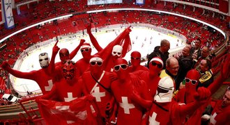 Takto slavili Švýcaři výhru nad Švédskem. Napodobí je dnes Češi?