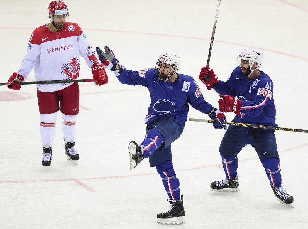 Hokejisté Francie slaví vítězství nad Dánskem 6:2. To pro ně znamenalo jistotu postupu do čtvrtfinále MS