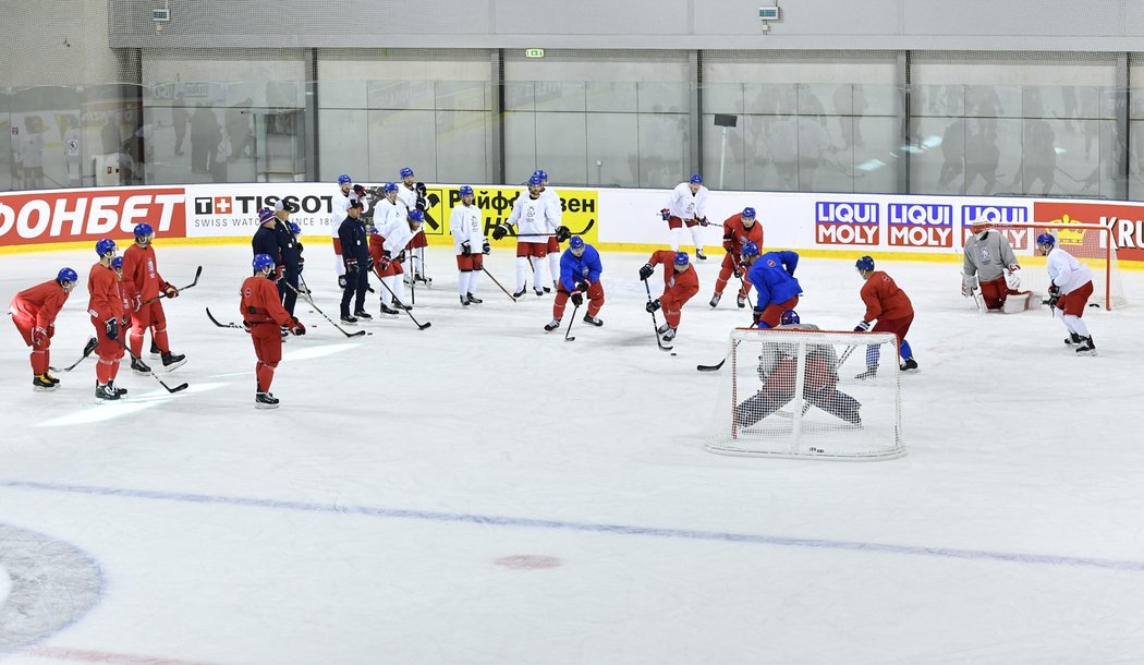 První trénink české hokejové reprezentace před startem MS na Slovensku