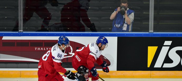 Zleva David Pastrňák z ČR, Matt Duchene z Kanady a Jakub Jeřábek z ČR