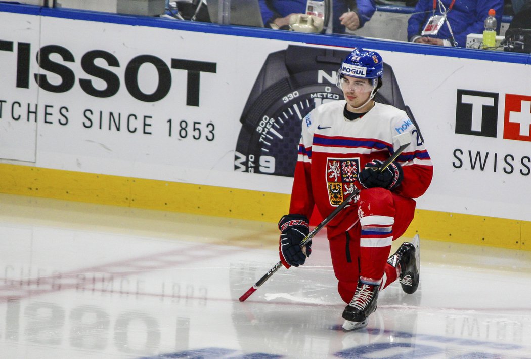 Filip Chytil má za sebou turbulentní ročník, ve kterém si vyzkoušel i NHL za Rangers. Startoval i na juniorském MS