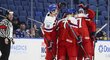 Čeští hokejisté do 20 let se radují ze vstřelené branky v utkání proti Bělorusku
