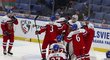 Čeští hokejisté do 20 let se radují z vítězství 6:5 nad Běloruskem