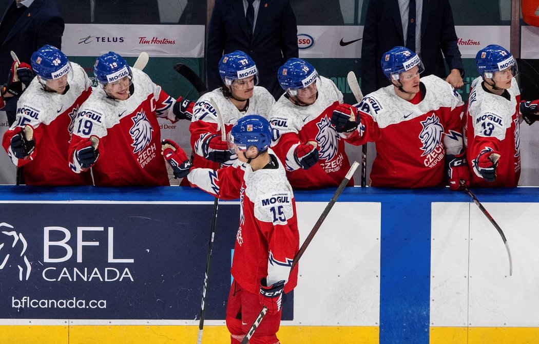 Česká radost v zápase s Rakouskem, které dvacítka porazila 7:0