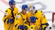 Švédští hokejisté se radují po výhře nad Českem na MS juniorů