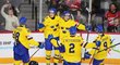 Hokejisté švédské dvacítky slaví gól v utkání o bronz proti USA