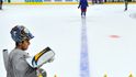 Ondřej Pavelec během krátké pauzy v tréninku