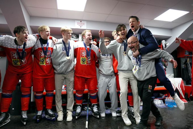 Česko U18 - Lotyšsko U18 4:1. Medaile po 12 letech! Mladíci na MS vybojovali bronz Česko U18 - Lotyšsko U18 4:1. Medaile po 12 letech! Mladíci na MS vybojovali bronz